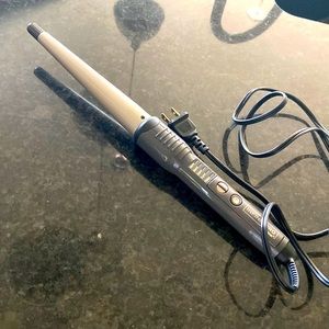 InfinitiPRO NEW! Conair 1-1/2inch Tourmaline ceramic curling wand. Beachy waves.